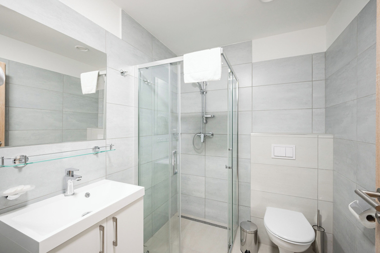 Bathroom 4, University Hotel, Praha 8
