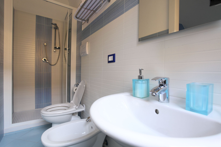 Bathroom 2, B&B La Grande Mela, Messina