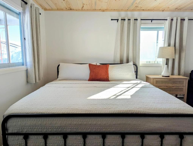Bedroom 4, Scotty's Motel, Alger