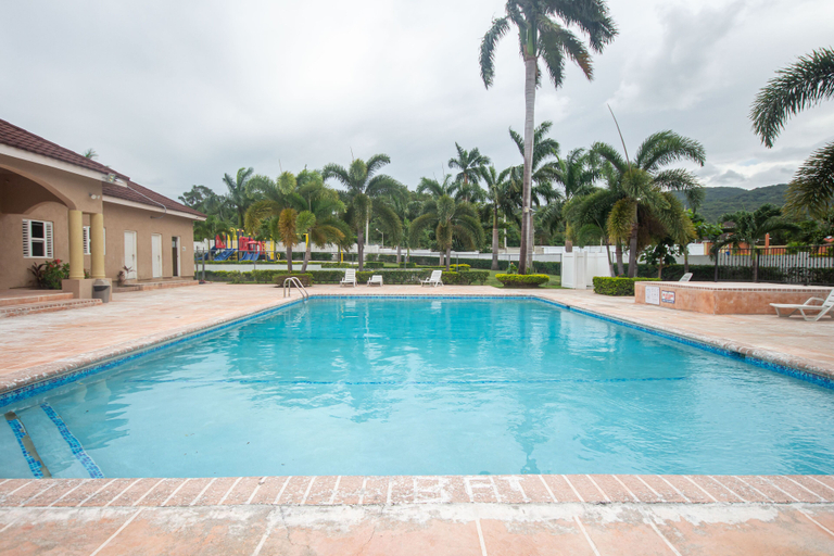 Sport & Beauty 5, 123 Drax Hall Country Club Villa
