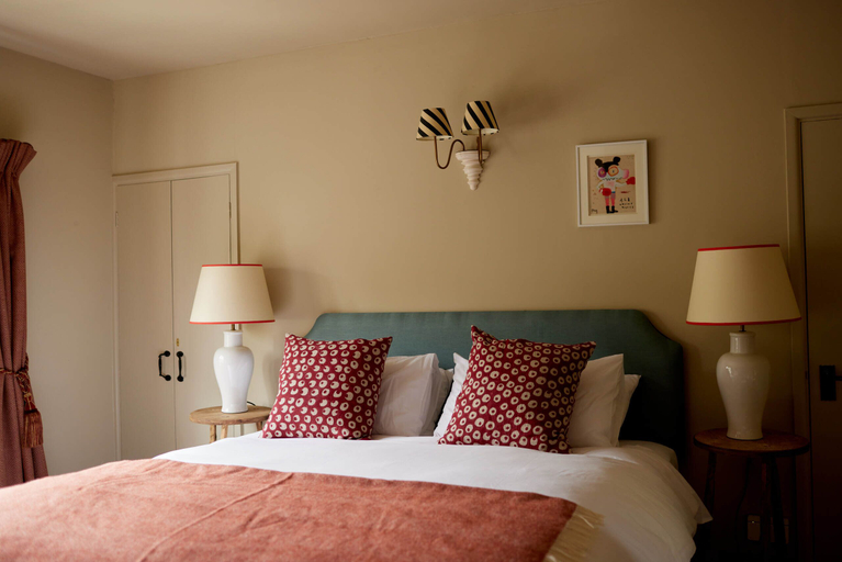 Bedroom 2, The Queen's Head, Wiltshire