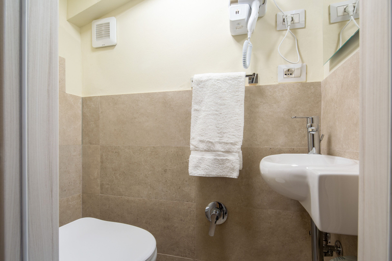 Bathroom 3, Duomo Apartments by Mmega, Florence