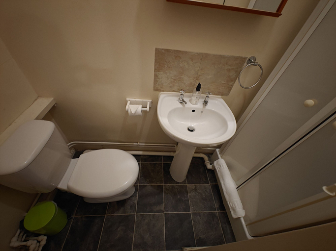 Bathroom 4, Ricky Road Guest House, Hertfordshire