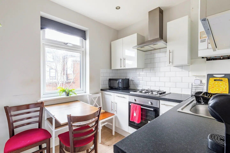 Others 2, Comfy Friendly Stay, London