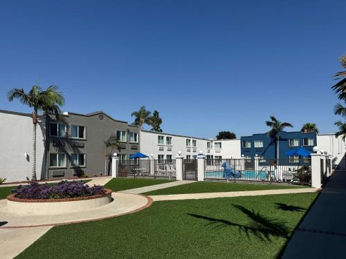 Others 4, Studio 6 Suites Carson, CA, Los Angeles