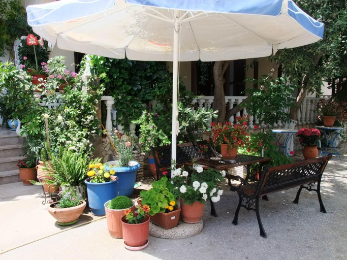 Others 4, Pigi Pension, North Aegean