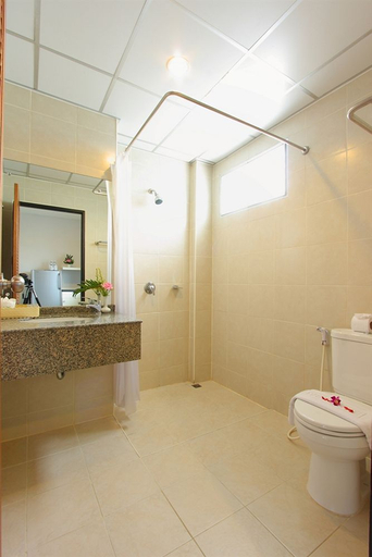 Bathroom, Baramee Hip Hotel, Pulau Phuket