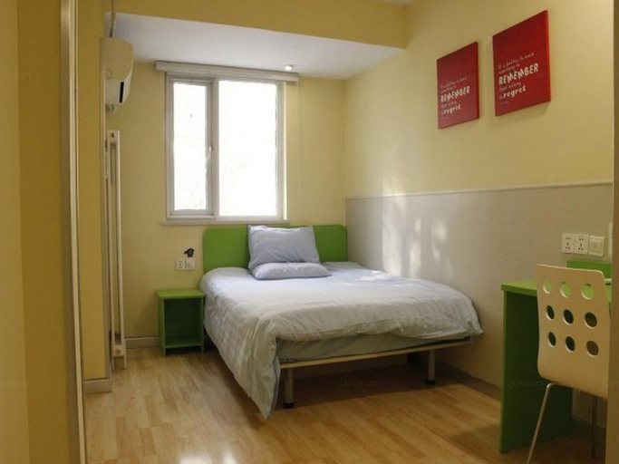 Bedroom, Hi Inn (Beijing Lama Temple Subway Station), Beijing