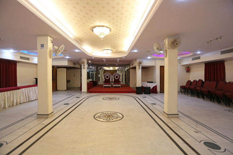 Others 5, Hotel YKS, Kota