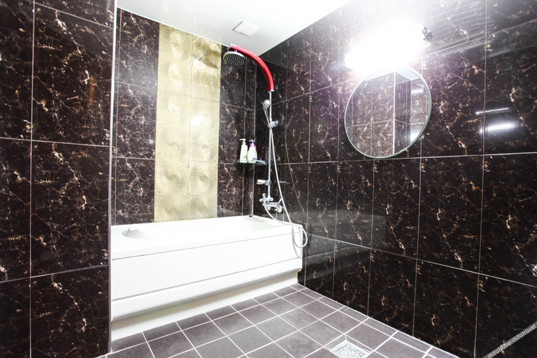 Bathroom 2, Yeoju Seven, Yeoju