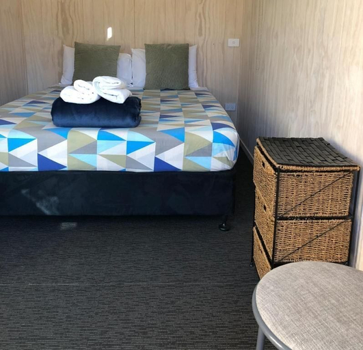 Room 3, Lakes Edge Lodge, Mackenzie