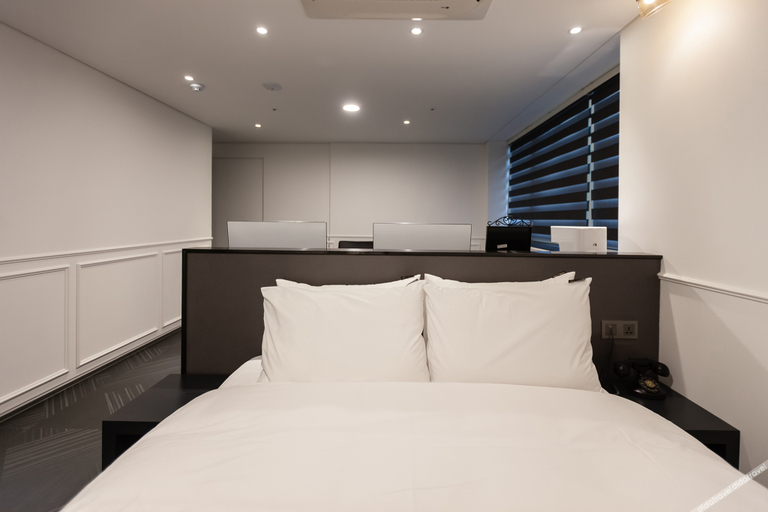 Bedroom 3, Busan Suyeong Brown Dot, Suyeong