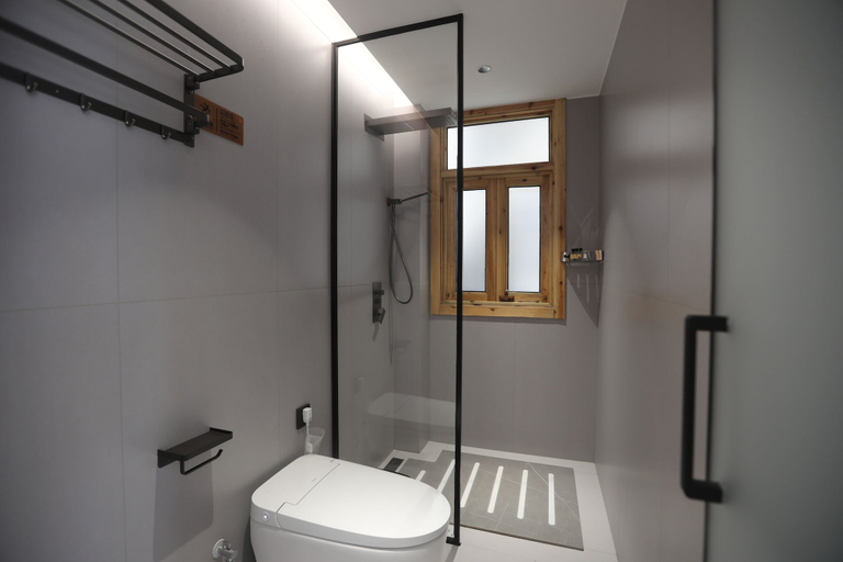Bathroom 5, Zhangjiajie Zhiguiju, Zhangjiajie