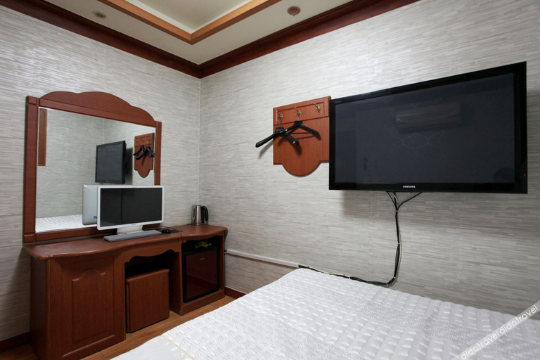 Bedroom 4, Mia Hwanggeum, Gangbuk