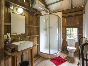 Bathroom 4, Champa Lodge, Kampot