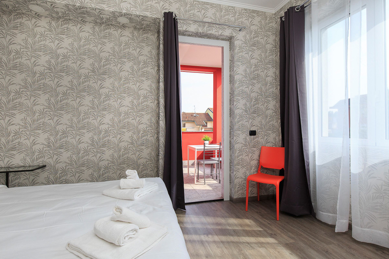 Others 3, Residence La Red, Milano