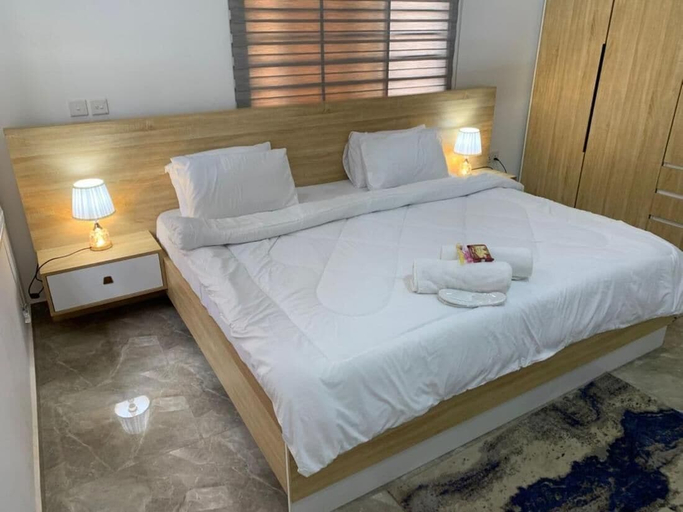 Room 2, Luxecom Apartments, Your Dream Stay Starts Here!, Tema