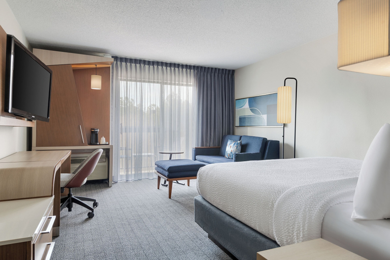 Bedroom 3, Courtyard Suwanee by Marriott, Gwinnett