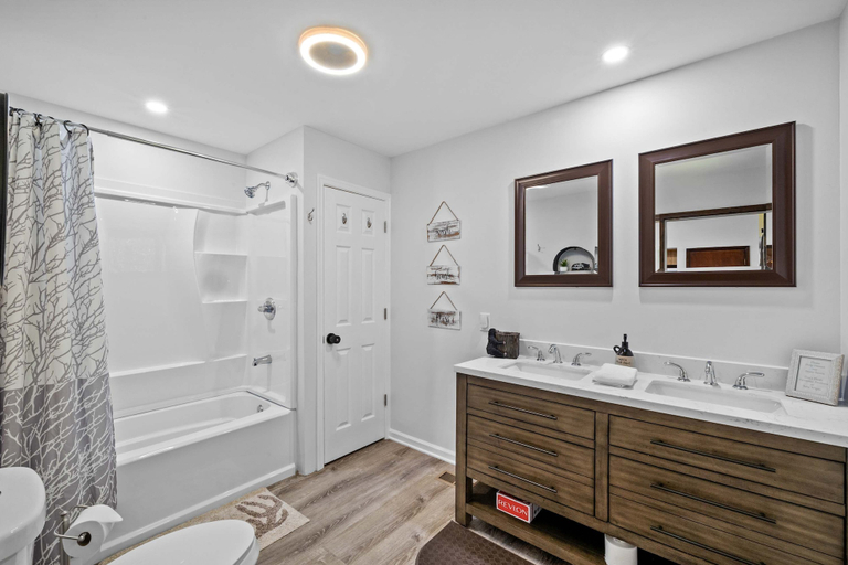 Room 4, Lakefront With Hot Tub Mins2 Camelback Ski Resort, Monroe