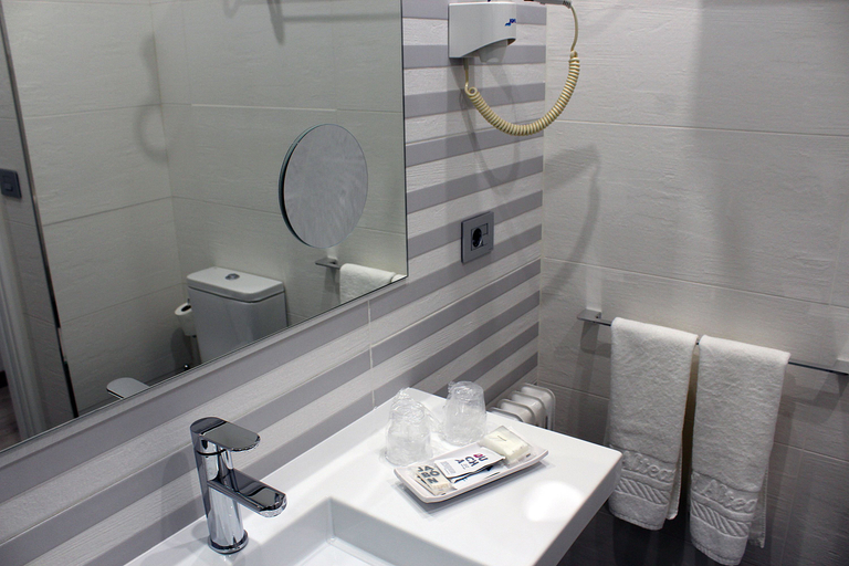 Bathroom 3, Hotel Altiana, Ourense