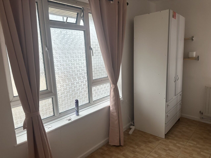 Others 5, Tran UK Homestay, London