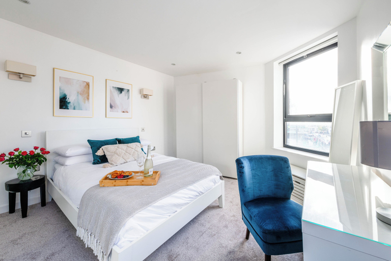 Room 4, Stunning 1 bed apt at KingsX Farringdon, London