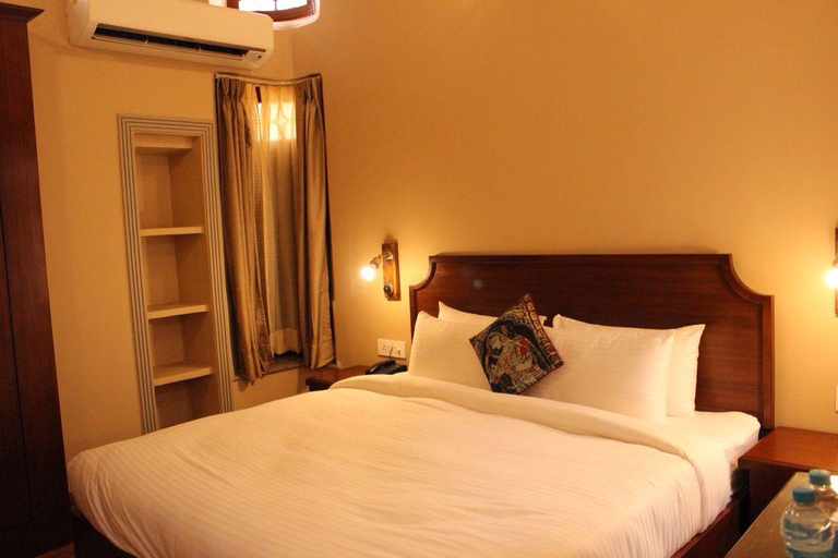 Bedroom, Devnadi Hotel, Hardwar