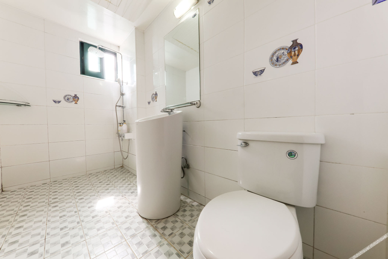 Bathroom 3, Taean Incaui Jageun Maeul, Taean