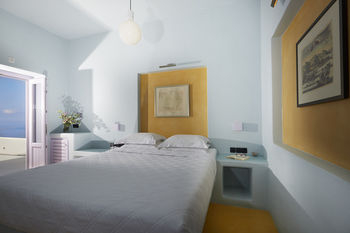 Guestroom 4, Caldera Cliff Illusion Suites, South Aegean