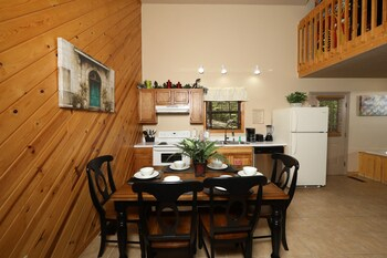Private Kitchen 2, Divine Escape - Two Bedroom Chalet, Sevier
