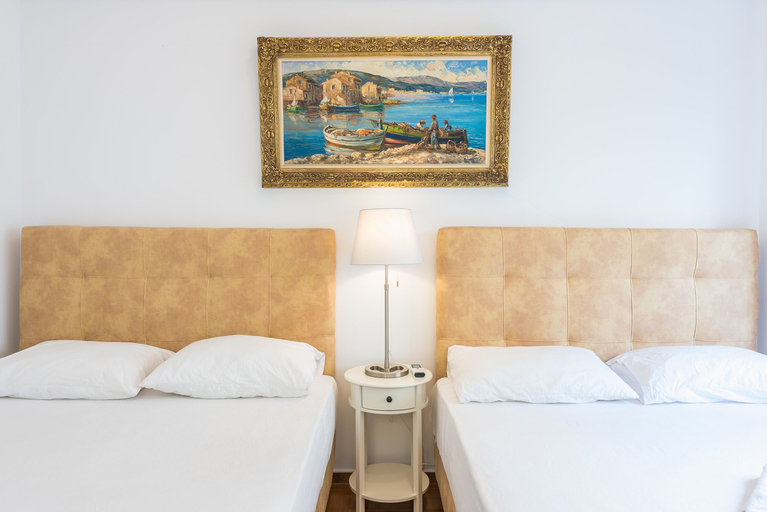 Room 4, Victoria Queens Suites Apartments, Attica