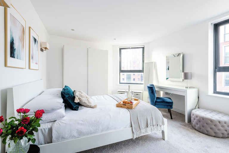 Room 5, Stunning 1 bed apt at KingsX Farringdon, London