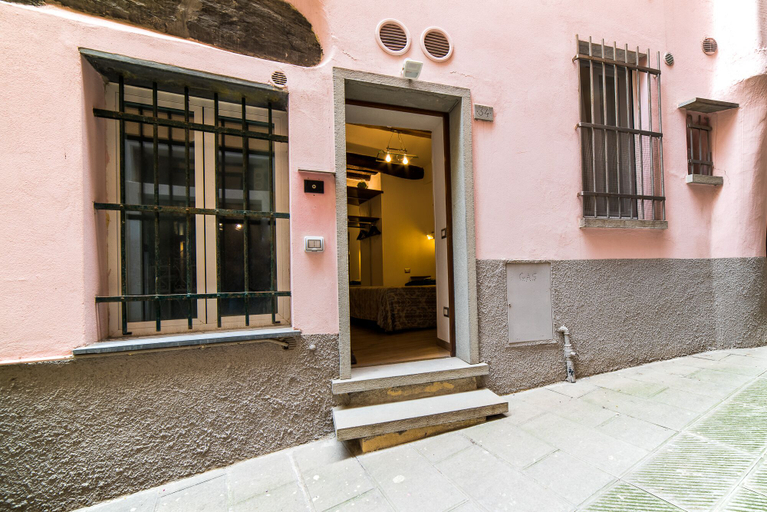 Others 3, Via Mazzini, La Spezia