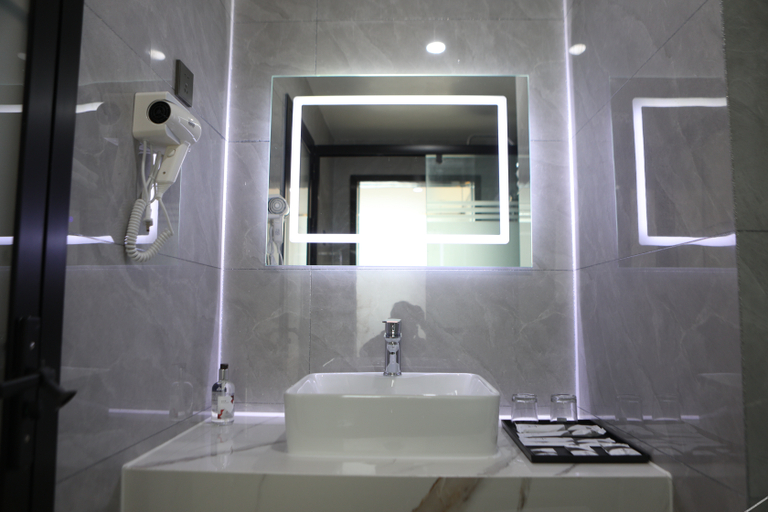 Bathroom 3, Borrman Hotel Pingyi Beifang Shicaicheng Mingde Road, Linyi
