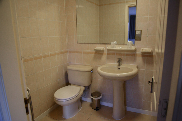 Bathroom 4, Himley Country Hotel, Staffordshire