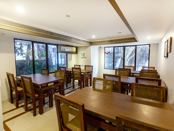 Food & Drinks 5, Treebo Time Square Marine Drive, Ernakulam