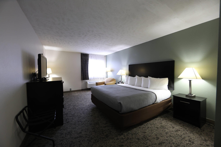 Bedroom 4, Quality Inn & Suites Mattoon South, Coles