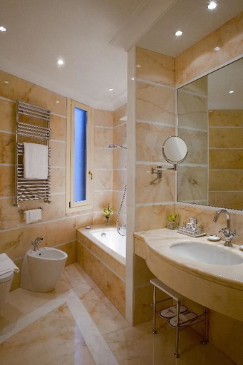 Bathroom 3, Hotel Bonvecchiati, Venezia