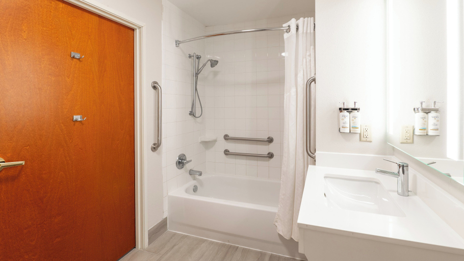 Bathroom 4, Holiday Inn Express & Suites ANDERSON by IHG, Madison