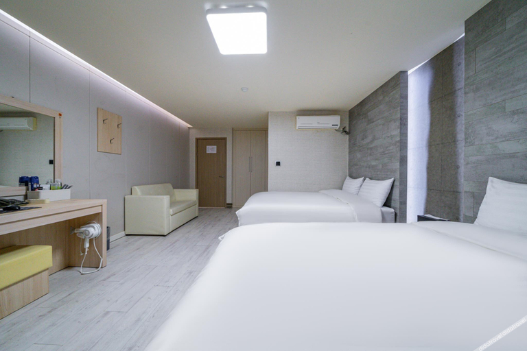 Bedroom 2, Sokcho Picasso, Goseong