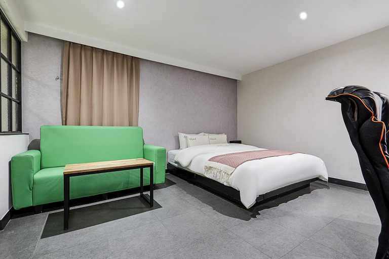 Bedroom 4, Suwon Ingye-dong Janibee, Suwon