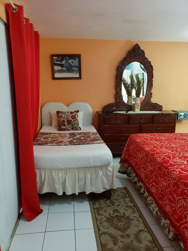 Bedroom 2, Pink Hibiscus Guest House