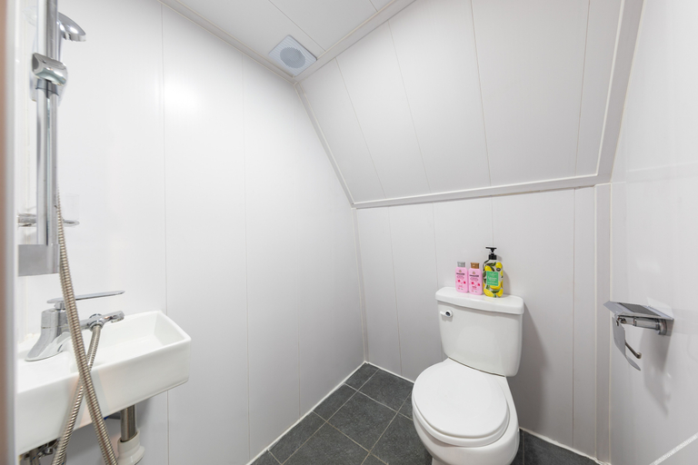 Bathroom 3, Jade Byeolbit Caravan, Gapyeong
