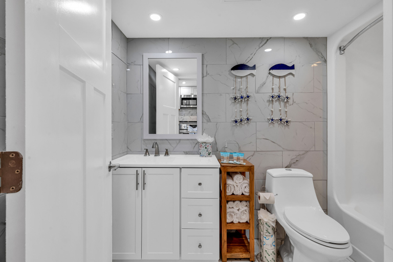 Bathroom 3, Breakers Tower 1BR Oceanfront Condo, Horry