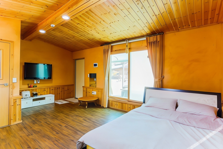 Bedroom 2, Byeokdosan Hwangtobonga Pension, Gyeongju