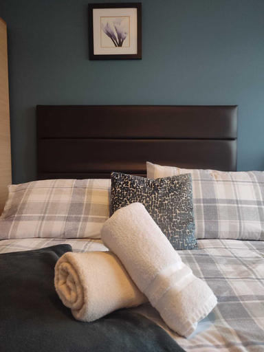 Bedroom 2, Apple House Guesthouse Wembley, London