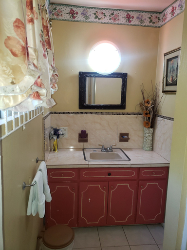 Bathroom 3, Pink Hibiscus Guest House