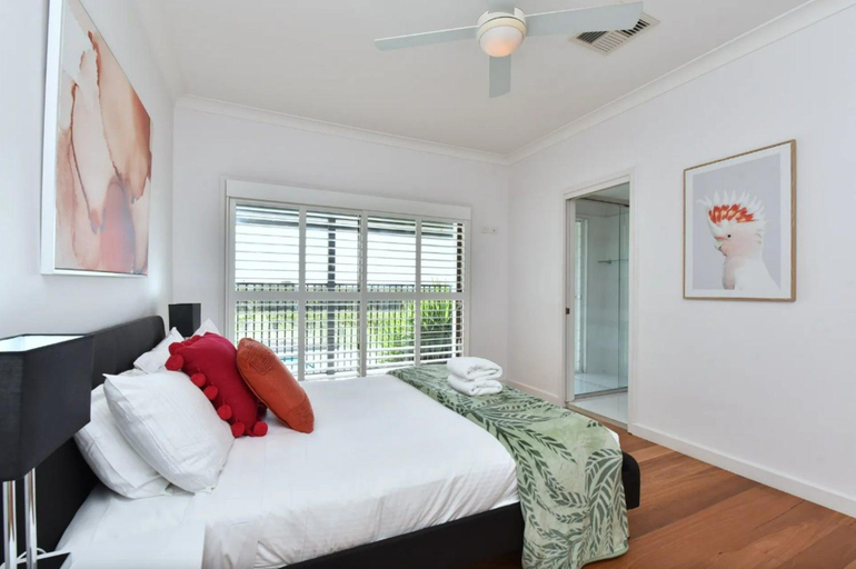 Bedroom 2, Palmers Lane Vineyard Cottage, Cessnock