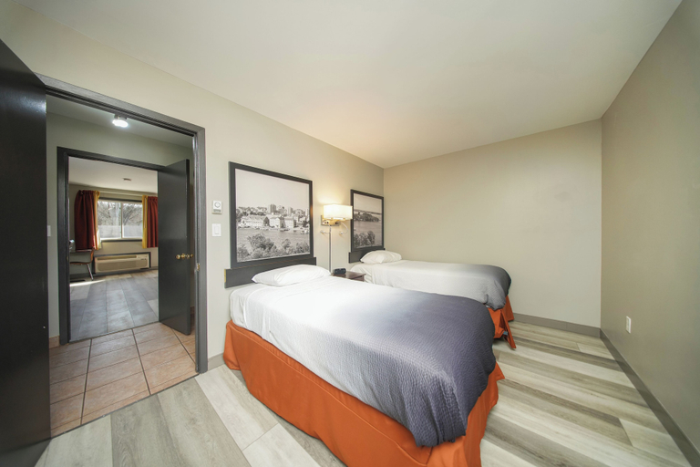 Bedroom 3, Super 8 by Wyndham Kingston, Frontenac