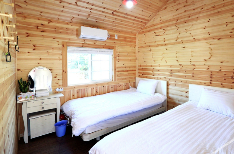Bedroom 2, Jeju Hangru Guesthouse, Jeju